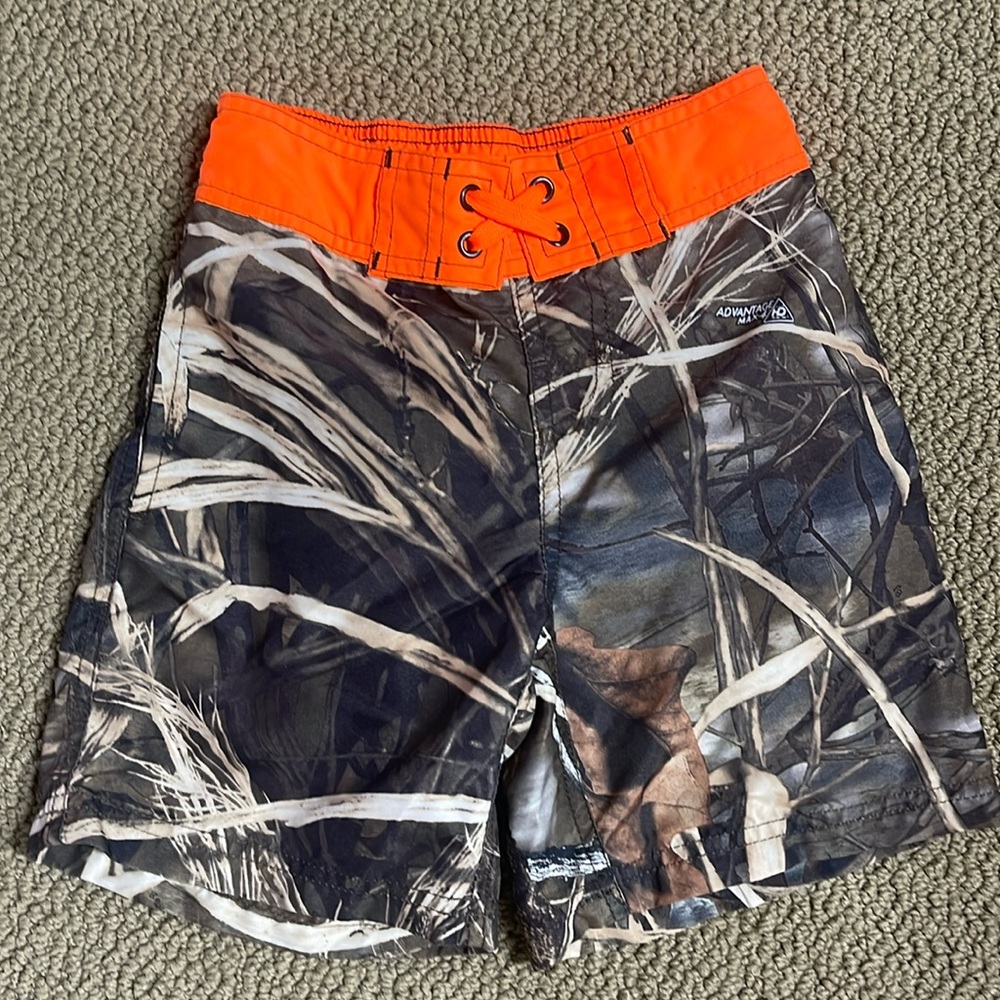 Swim trunks boys size 4/5. Used but great condition. No mesh.